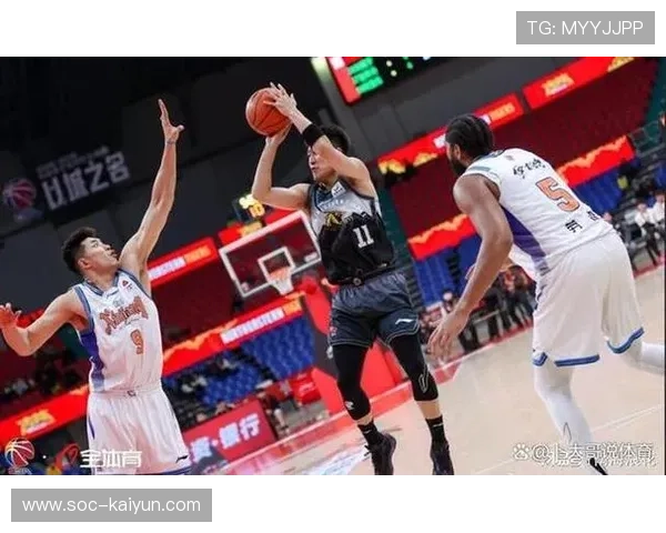 终场哨响前新疆男篮连续失误，关键罚球不中葬送胜局